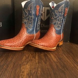 Genuine leather boots with ostrich print